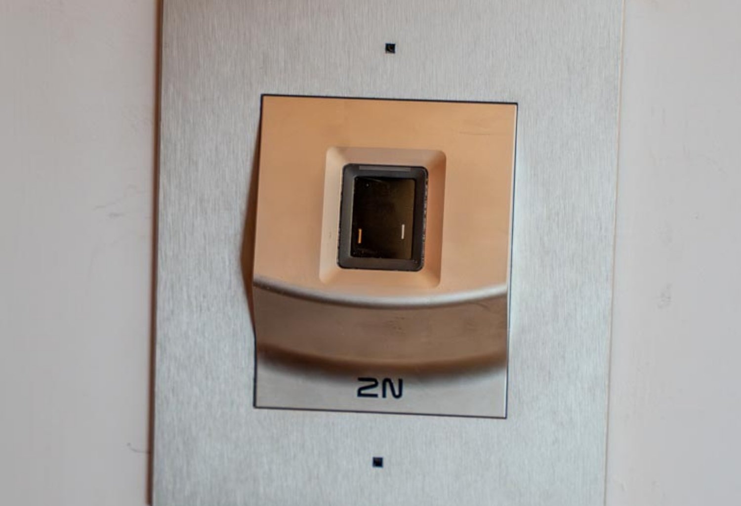 acceso-bipometrico-proyecto-home-cinema-invisible-3