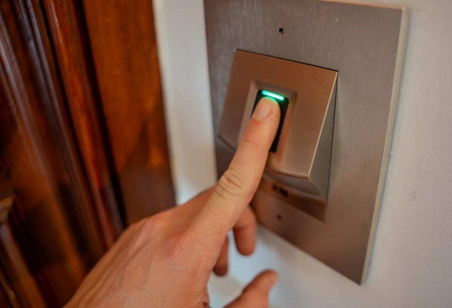 acceso-bipometrico-proyecto-home-cinema-invisible