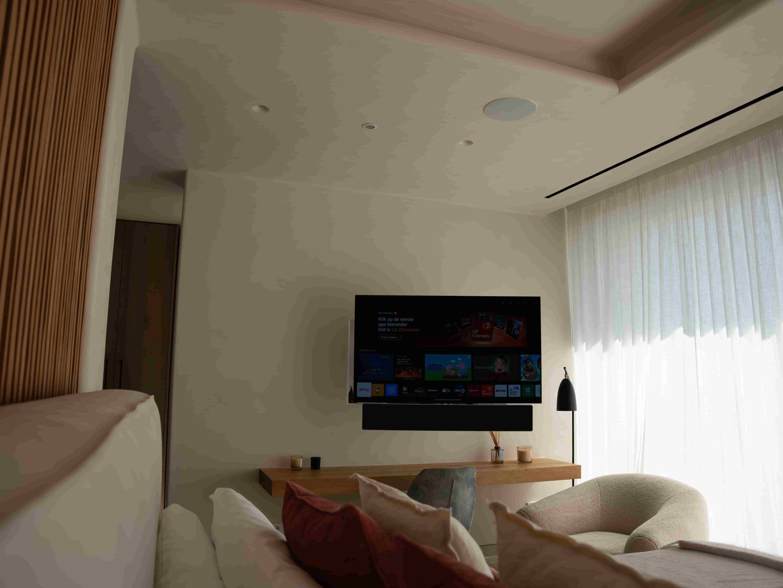 casa-diseño-cama-tv